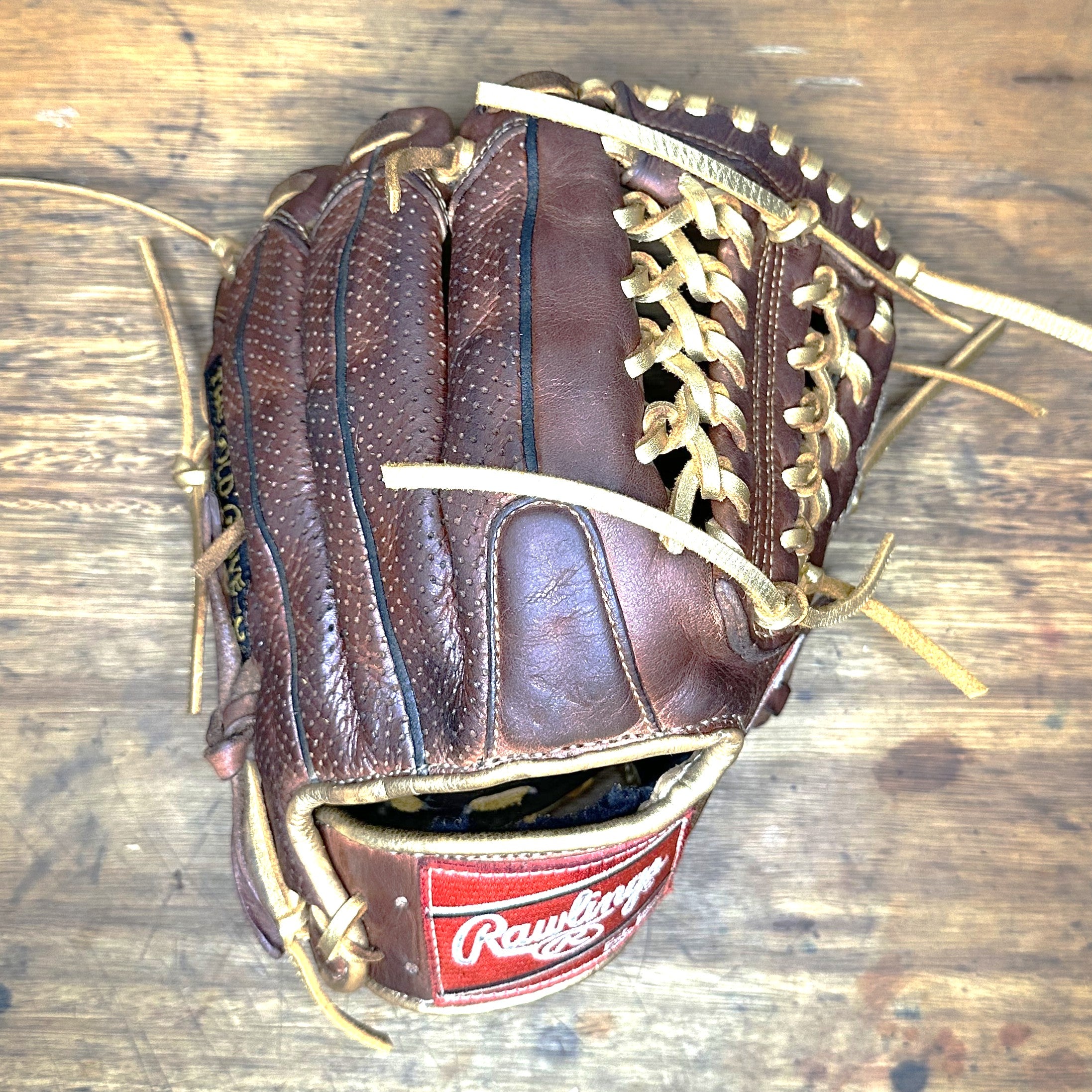 Rawlings Heart of the Hide PRO200-4S Sanotan 11.5 inch infield baseball glove with metallic gold laces, gold binding, and hand-painted gold lettering – custom restored glove by The Craftsman’s Works