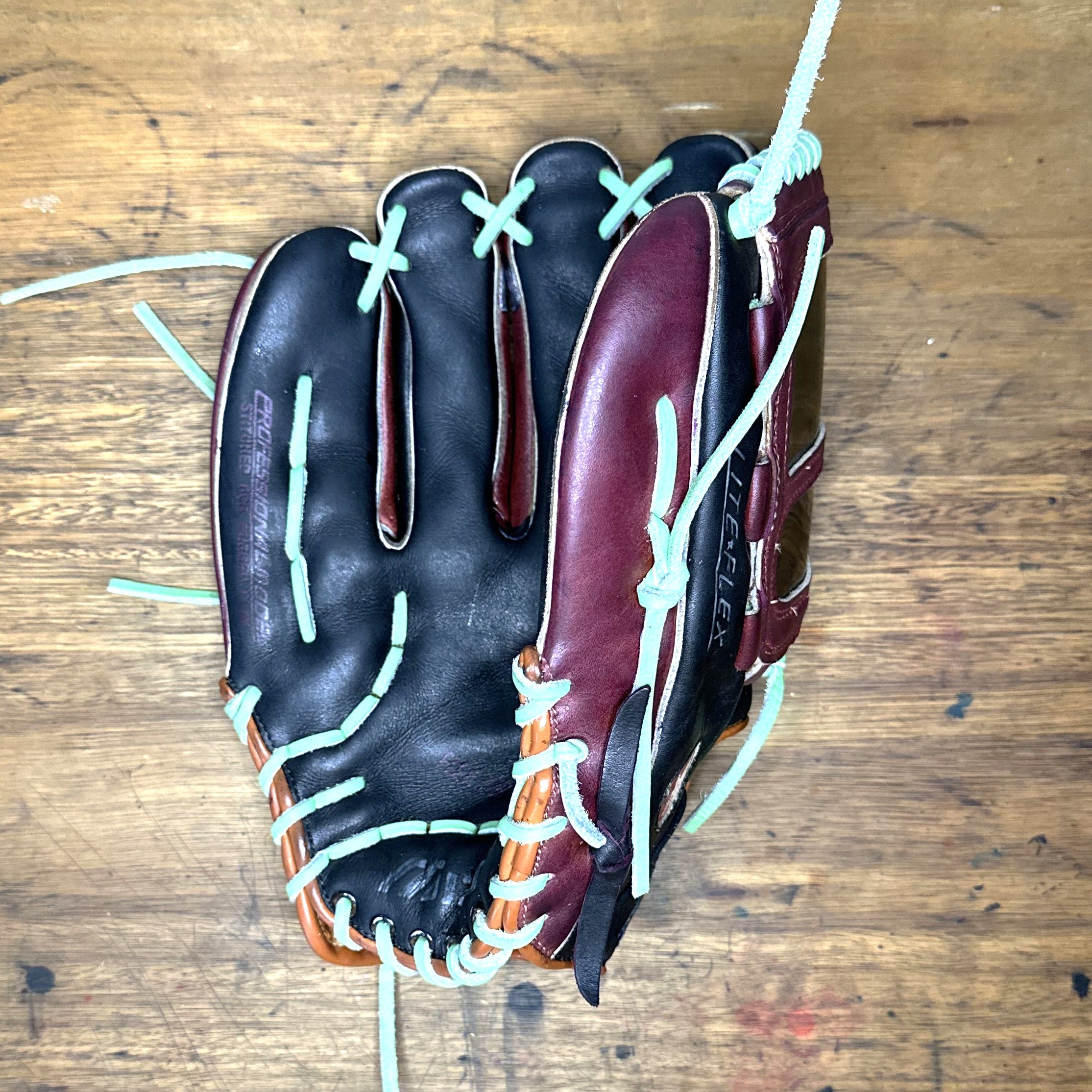 Custom Alien Glove – Restored & Customized Mizuno MT8000 Opti-Web