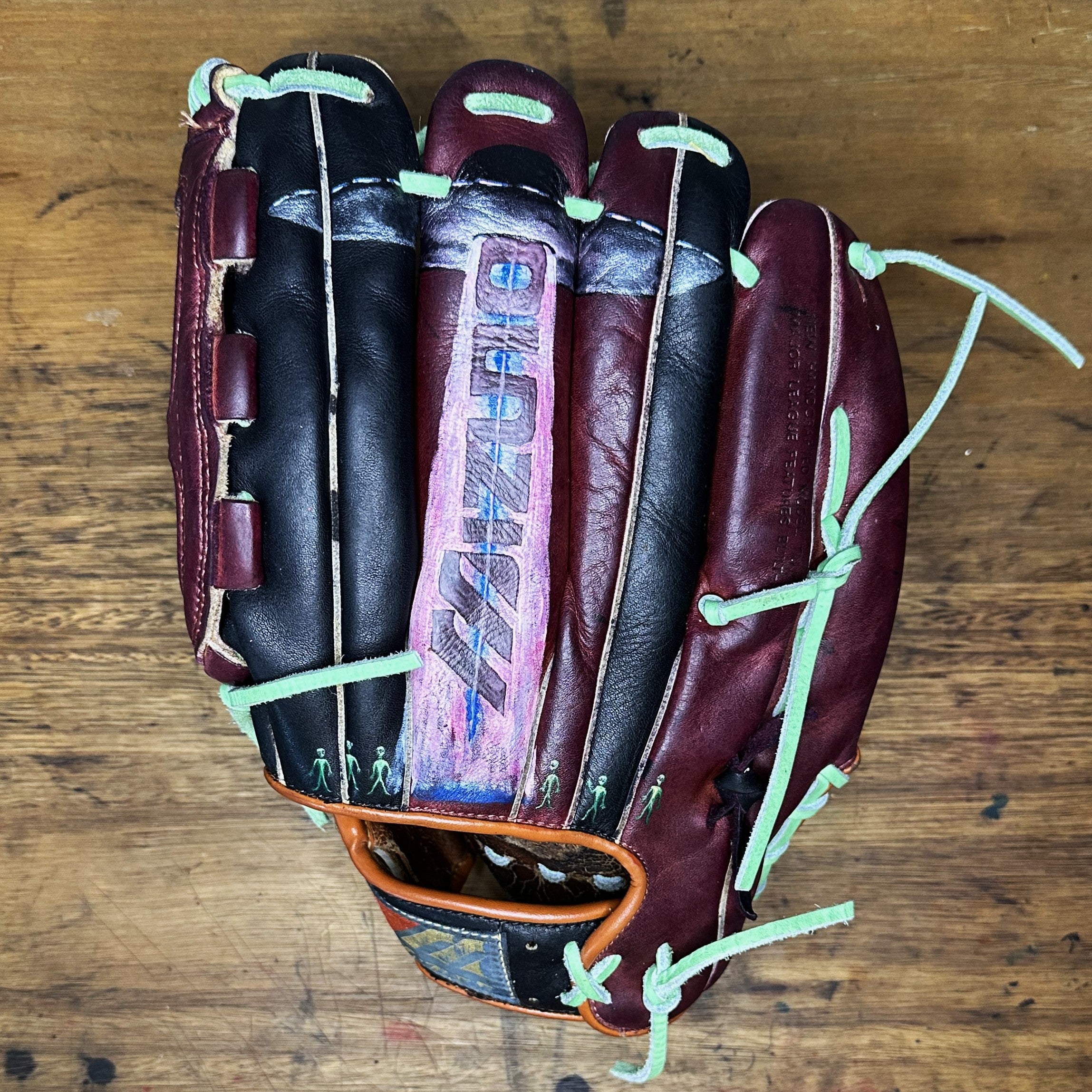 Custom Alien Glove – Restored & Customized Mizuno MT8000 Opti-Web