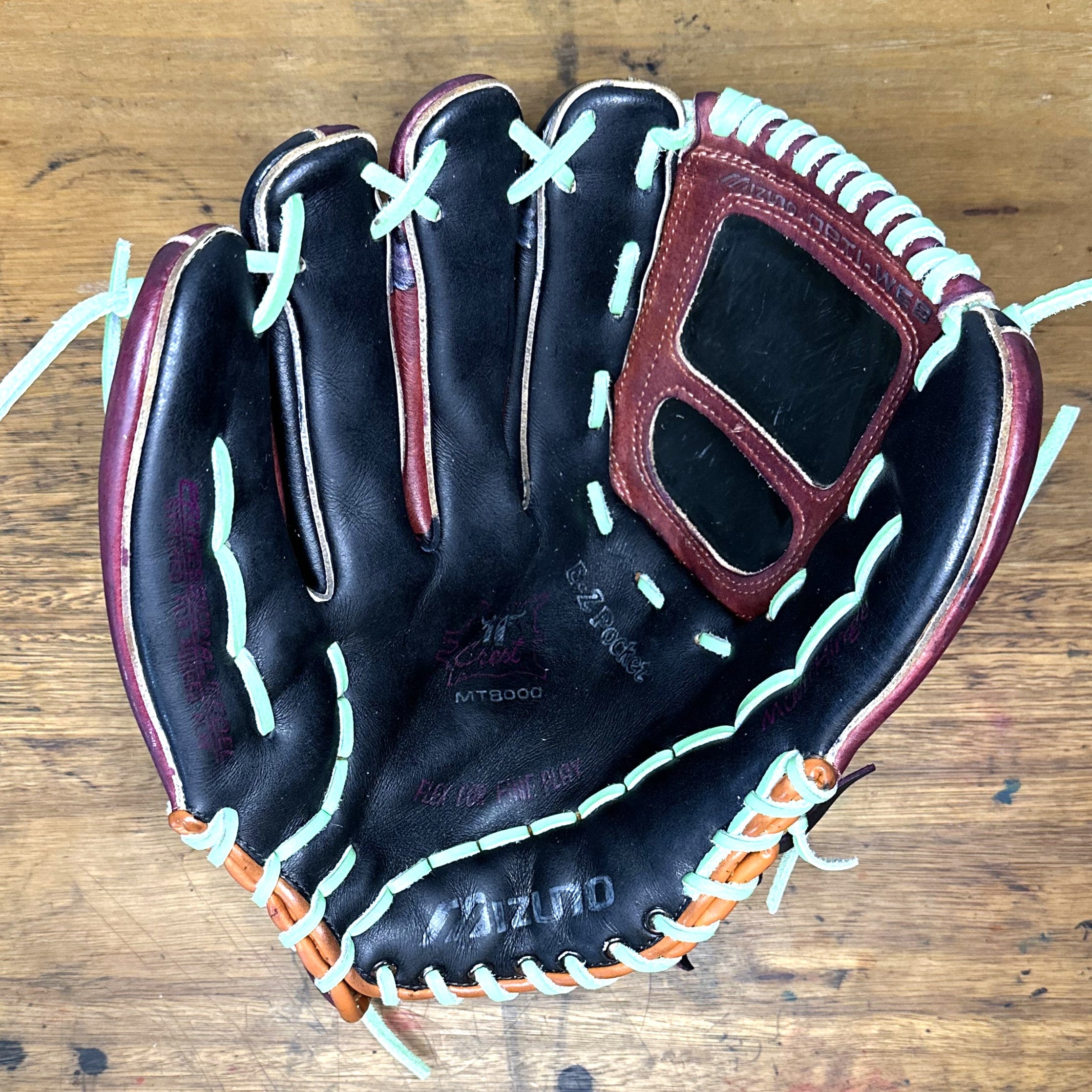 Custom Alien Glove – Restored & Customized Mizuno MT8000 Opti-Web