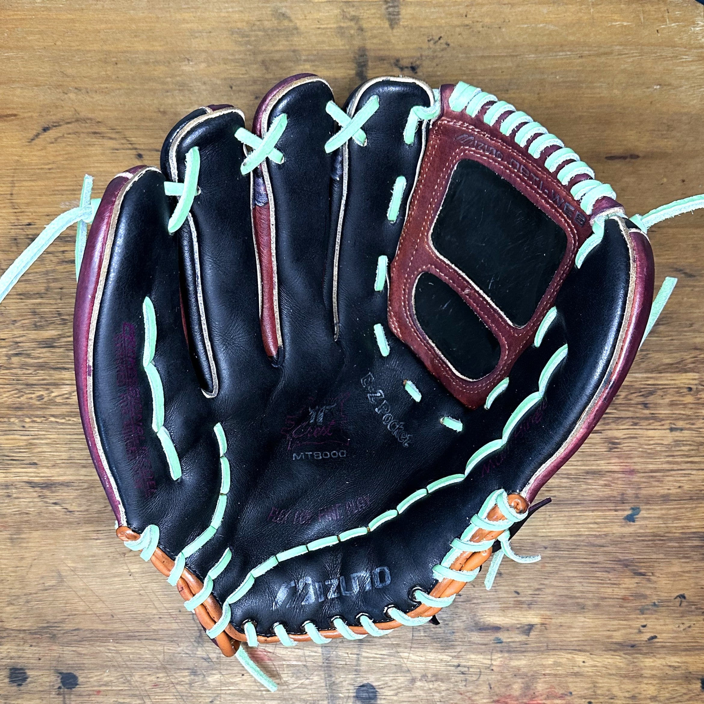Custom Alien Glove – Restored & Customized Mizuno MT8000 Opti-Web
